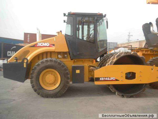 Дорожный каток XS142
