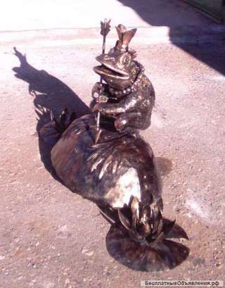 "Лягушка-Царевна" на камне с кувшинками из металла