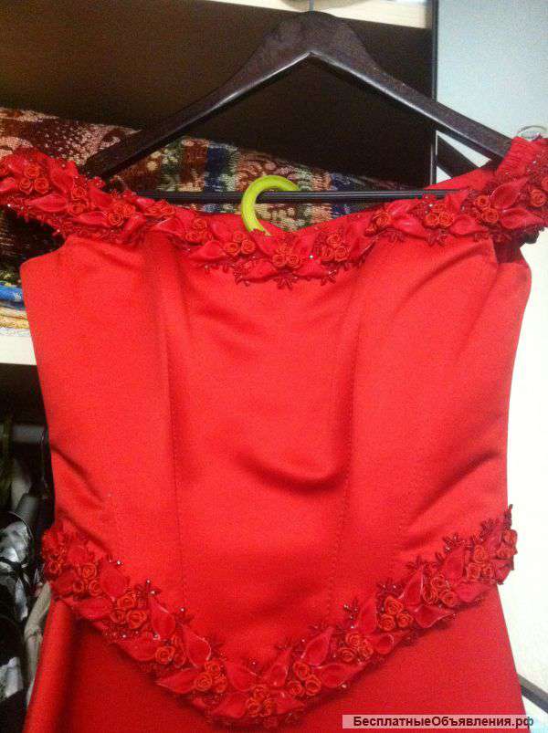 Платья вечерние