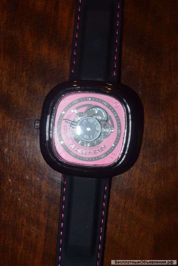 Часы sevenfriday розовые