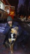 Застенчивый молодой песик ищет старых или новых хозяев