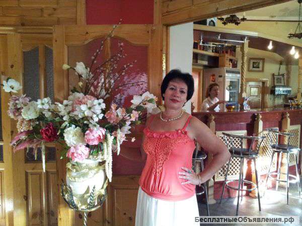 Ведущая на праздник