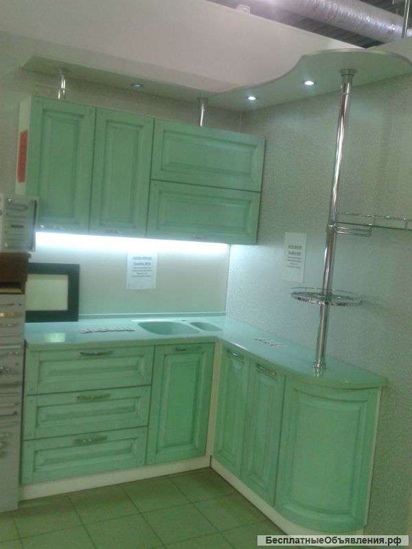 Угловой новый кухонный гарнитур