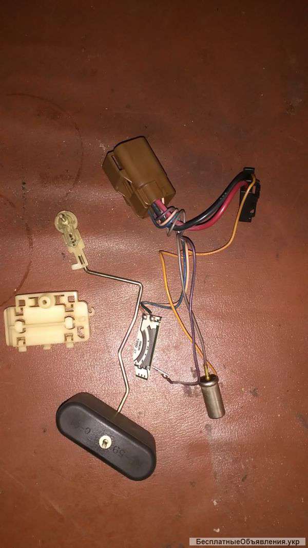Датчик уровня топлива на Авео 1.5 на запчасти