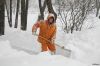 Разнорабочие на уборку снега наледи