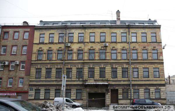 Здание с земельным участком