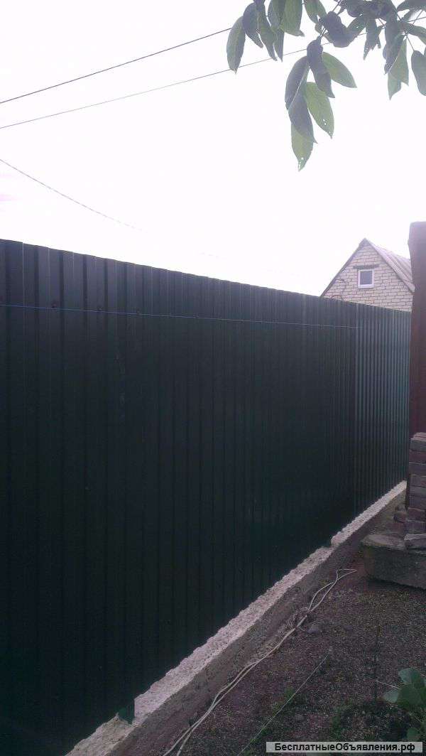 Заборы, ограждения из металлопрофиля, сетки рабицы