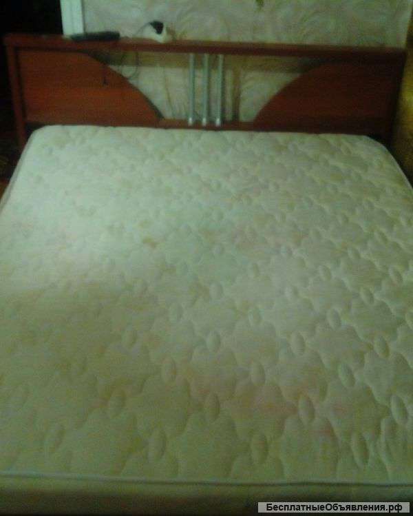 Двухспальняя кровать