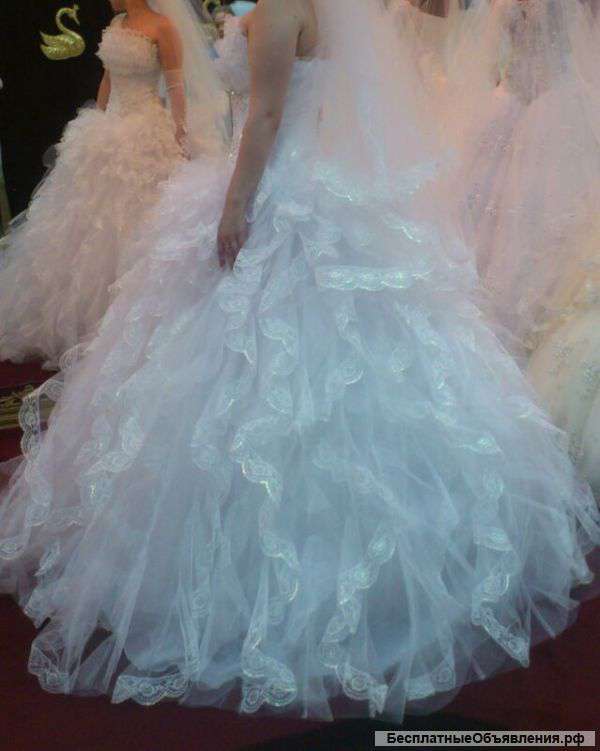 Белое свадебное платье