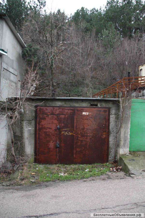 Гараж под постройку дома – таунхаус, г. Ялта, ул. Кривошты
