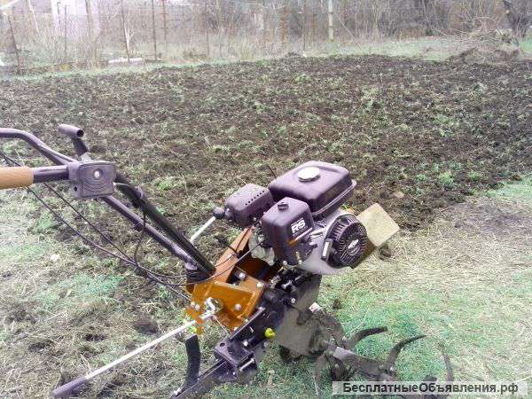 Вспашка земли мотоблоком