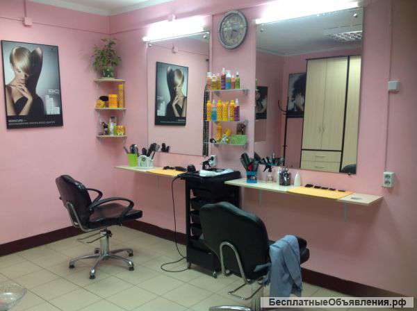 Требуются парикмахеры и маникюристы