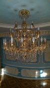 Люстры, бра, покрытые сусальным золотом