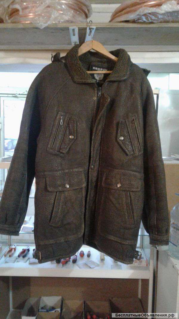 Куртку (дубленку) коричневого цвета 54 размера