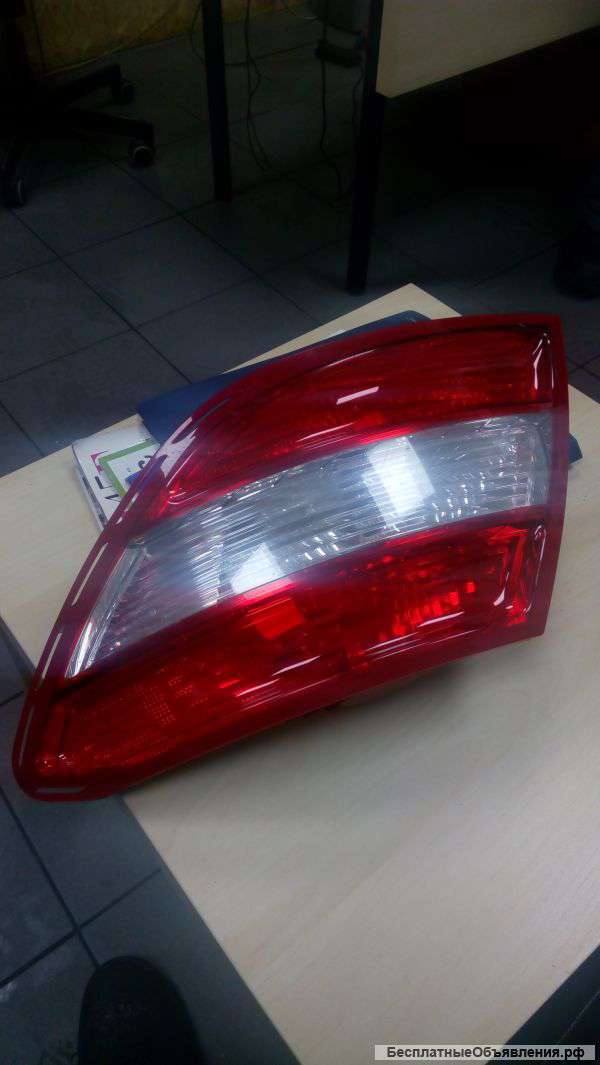 Задний фонарь правый мерседес