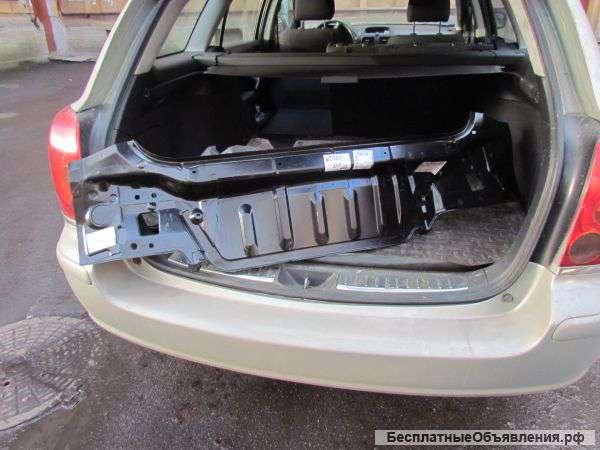 Панель задняя Тойота Авенсис универсал 2005г