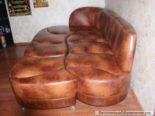 Кожаный комплект роскошной мягкой мебели б, у. в очень хорошем состоянии - практически новый.