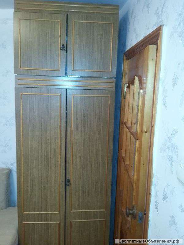 Шкаф платяной