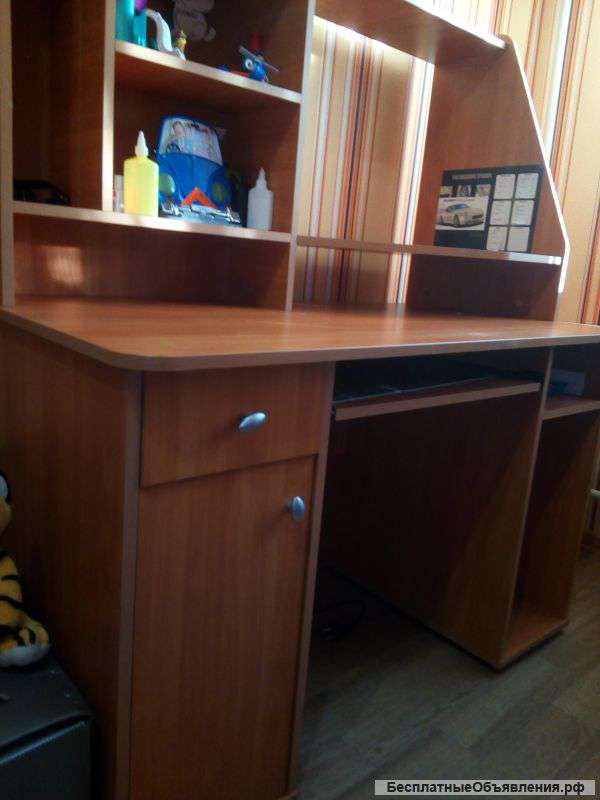 Стол компьютерный