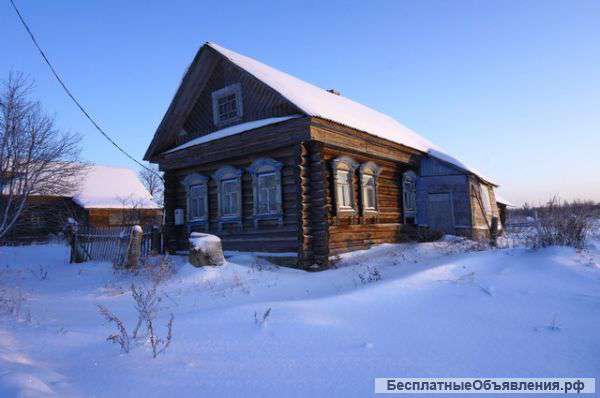 Крепкий бревенчатый дом в тихой деревне, (можно под сельское хоз-во, большой участок)220 км от г. Мы