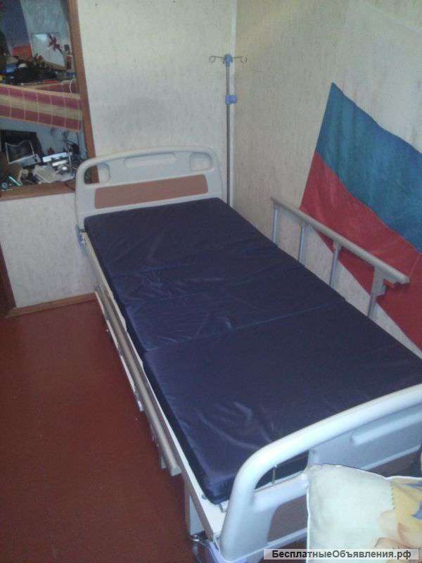 Кровать и ходунки
