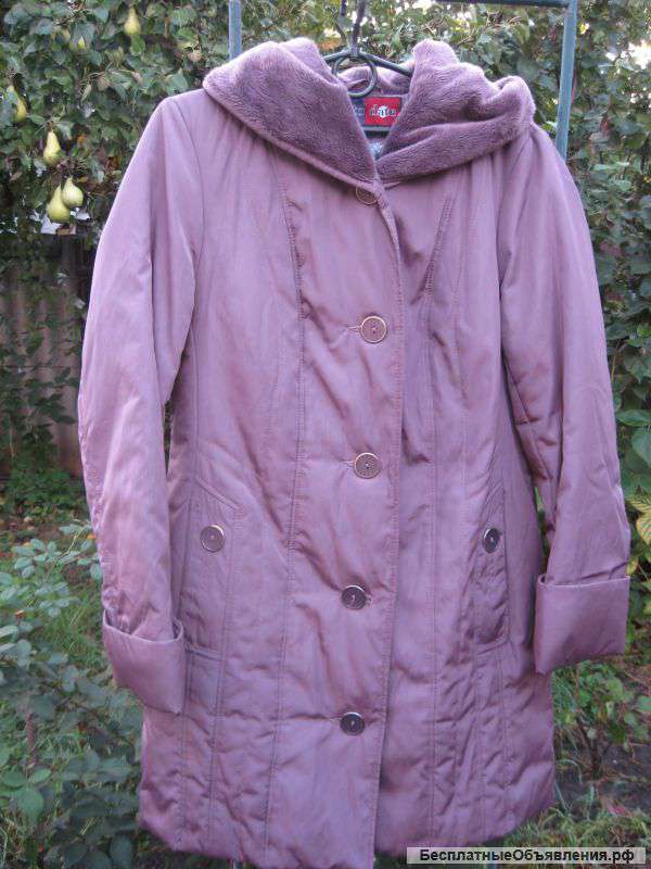 Симпатичная лёгкая курточка с капюшоном