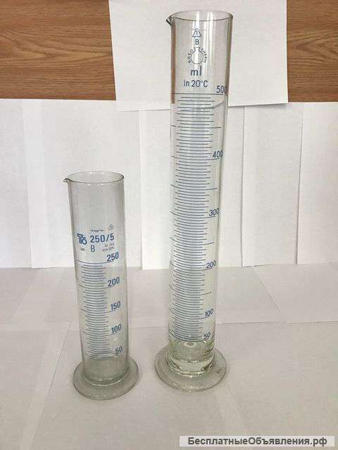 Лабораторная посуда из стекла и фарфора с хранения