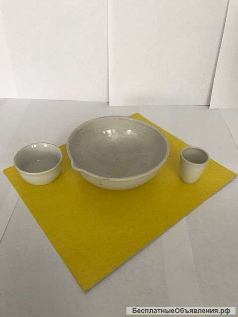 Лабораторная посуда из стекла и фарфора с хранения