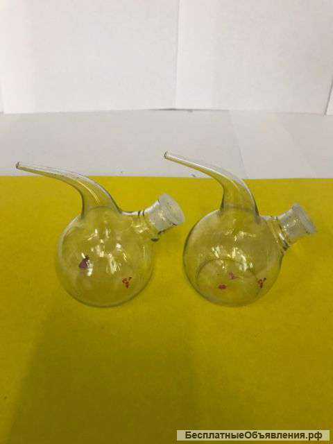 Лабораторная посуда из стекла и фарфора с хранения