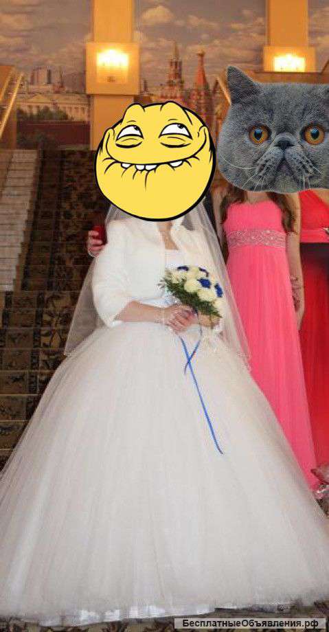 Шикарное свадебное платье и батильоны