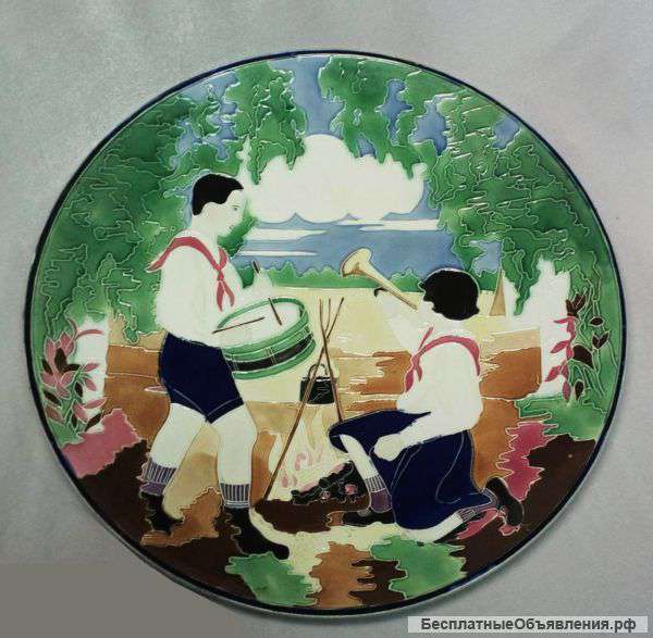 Блюдо фарфор- конаково пионеры 1930-е годы