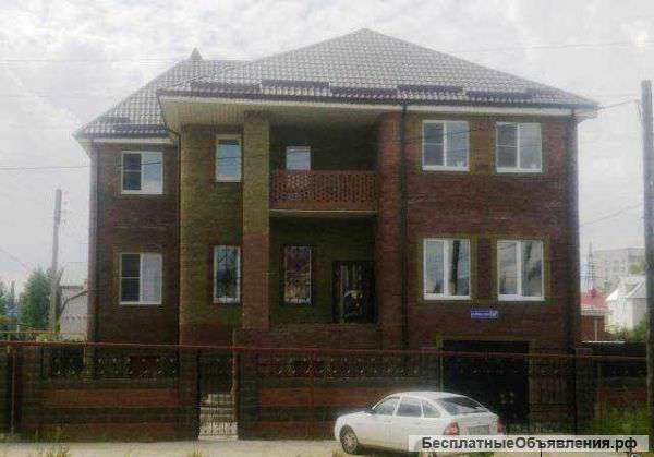 Коттедж 360 м² на участке 10 сот., в черте города