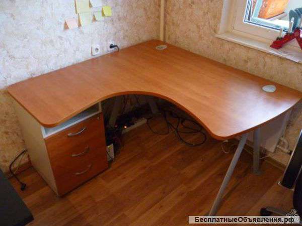 Компьютерный/письменный стол