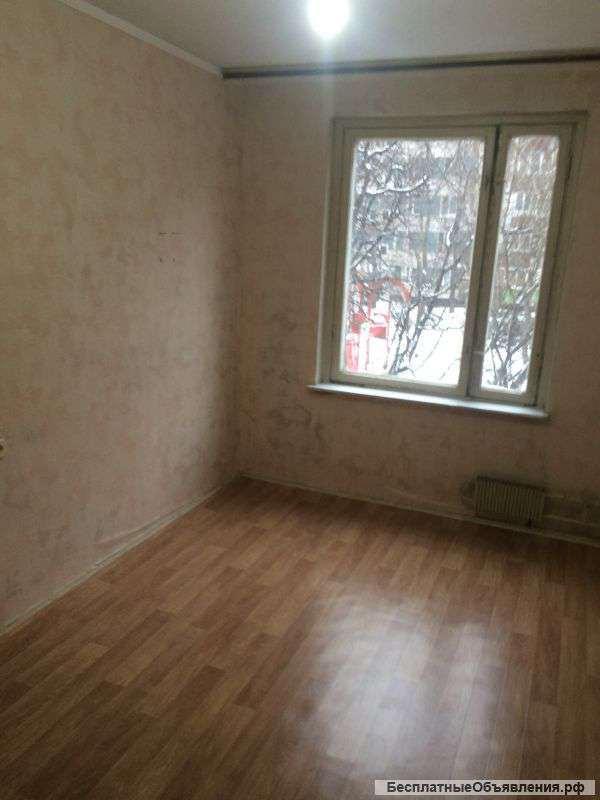 Комнату 10.3м в 2х-кв 2/9 эт.