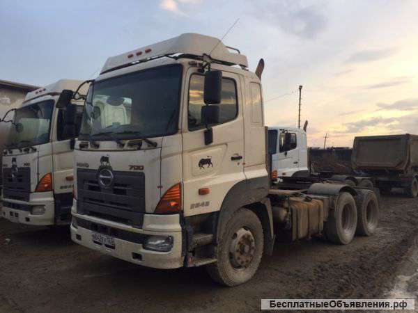 Тягач Hino 700 2011 года выпуска