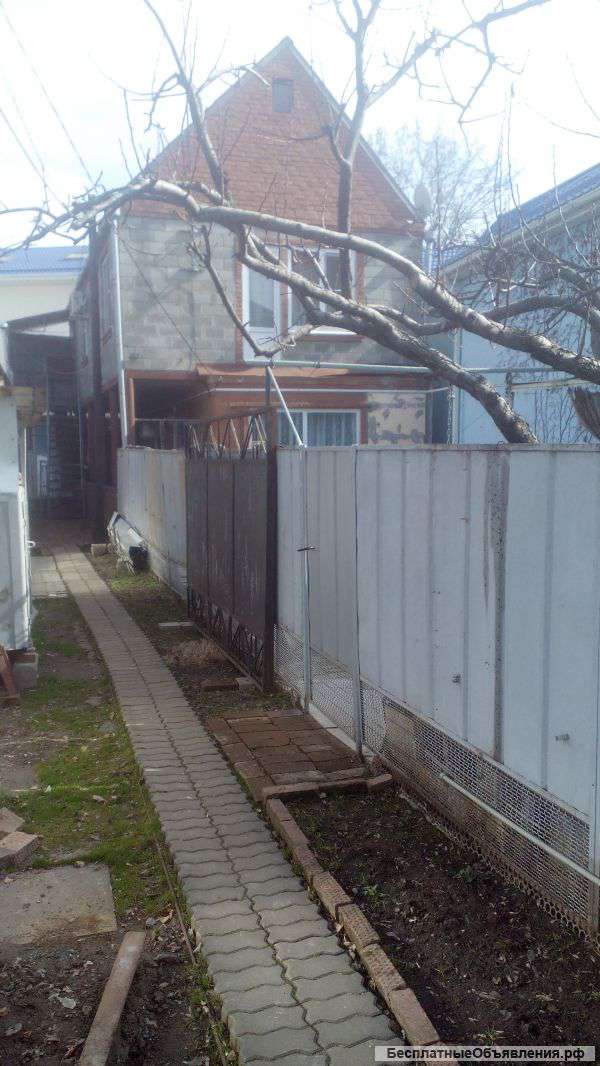 Дом 2х эт.в центре города.