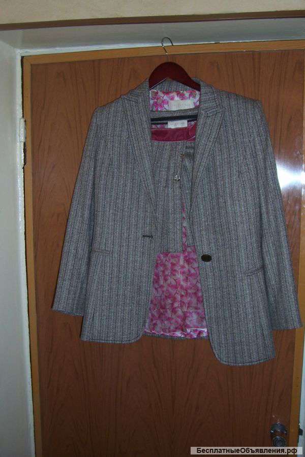 Костюм от VALENTINO