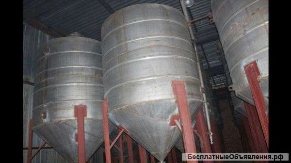 Качественная и сухая емкость вертикального исполнения объемом 5 м3
