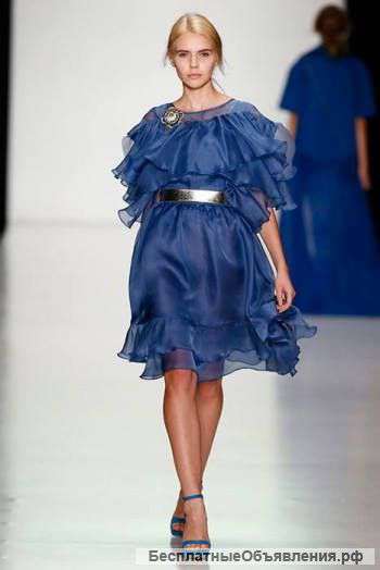 Платье с воланами