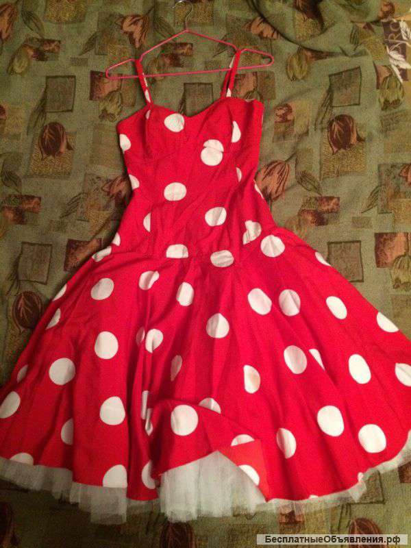 Платье красное в горох