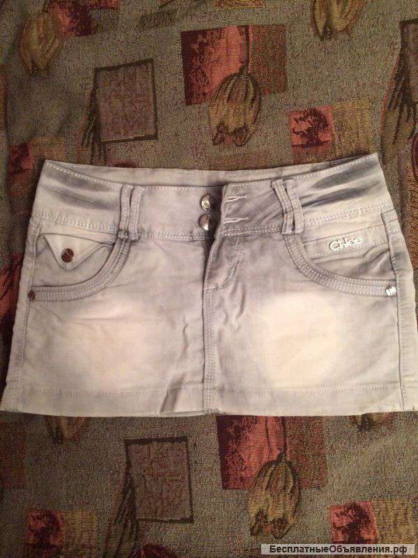 Короткая джинсовая юбка