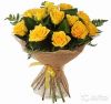 15 желтых роз с зеленью