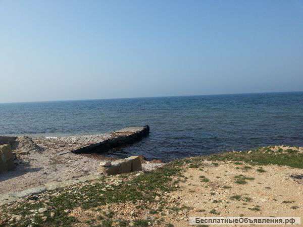 Большой участок у моря