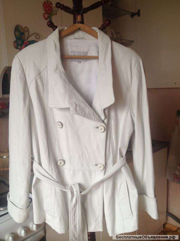 Белую натуральную куртку