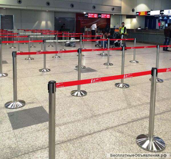 Покупайте стойки с лентой, в компании SMS-SEC всегда в наличии мобильные ограждения со знаком плюс