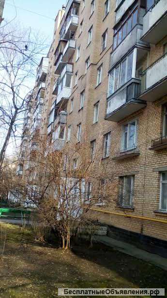 2-х ком-ю квартиру в кирпичном доме м. Багратионовская