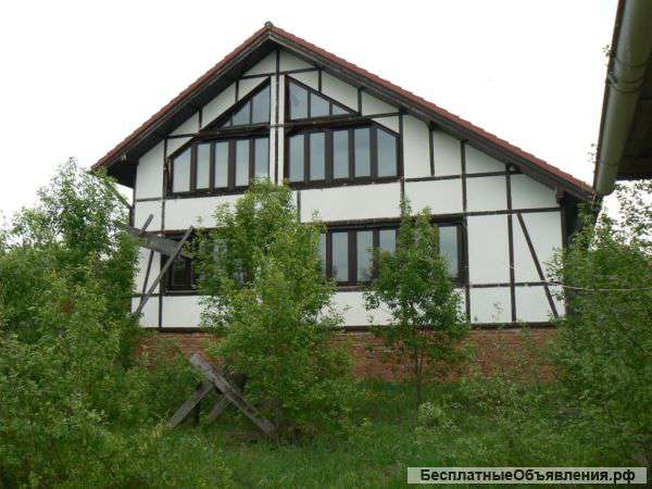 На первой линии р. Волга продается дом в стиле фахверк.