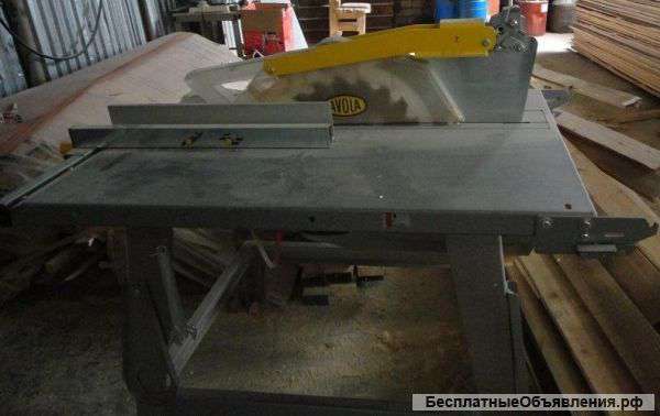 Циркулярная строительная пила по дереву