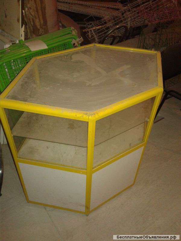 Стеклянная витрина шкаф