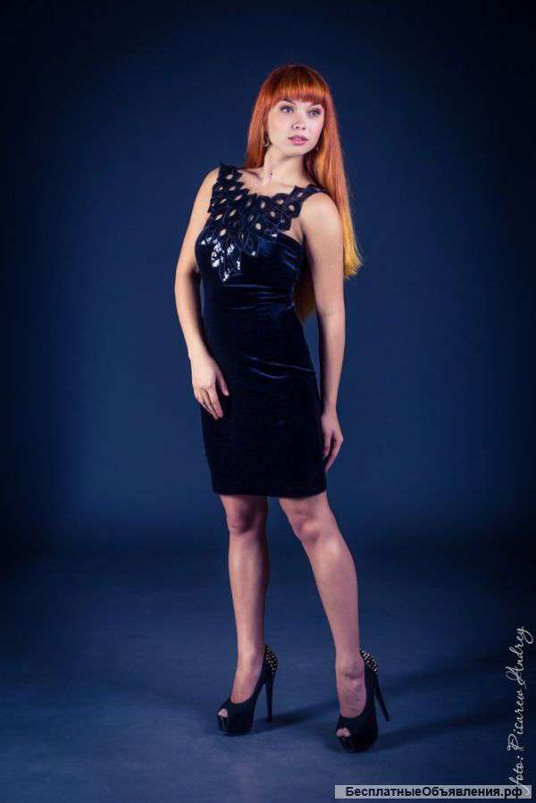 Коктейльное платье из бархата с пайетками